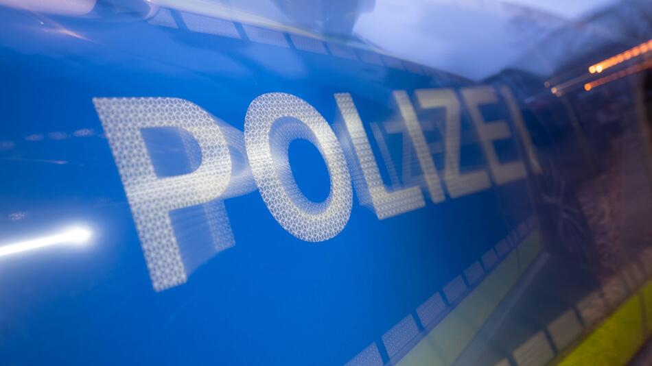 Polizei im Einsatz bei Unfall.