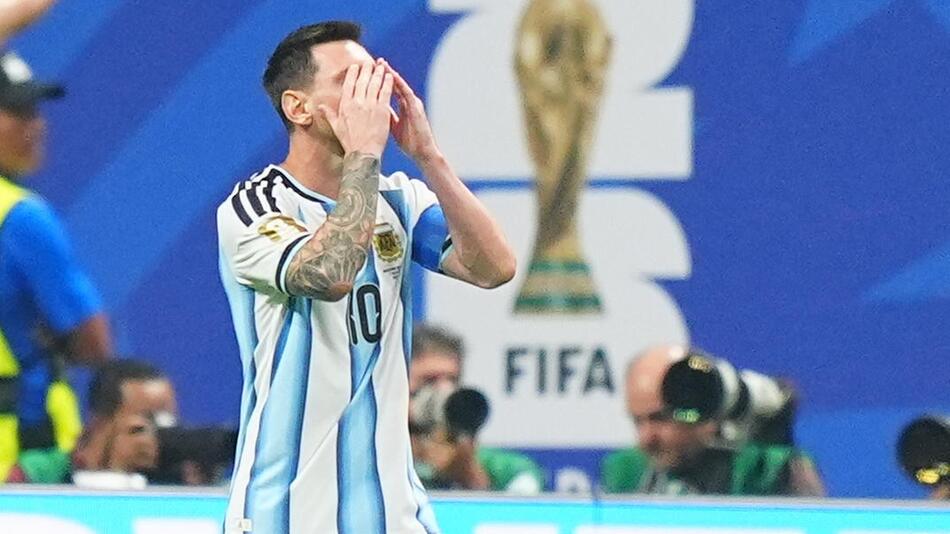 Albtraum-Halbzeit für Messi