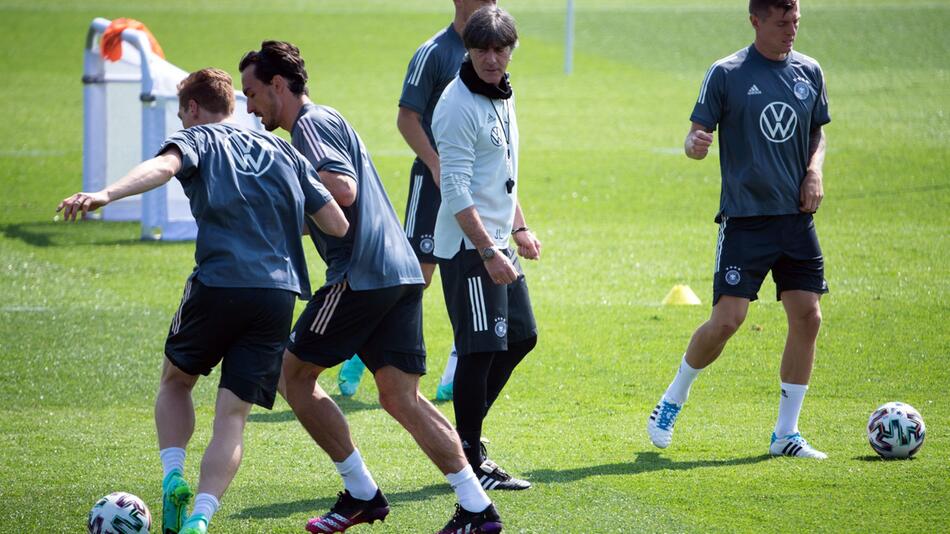 Fußball EM - Training deutsche Fußball-Nationalmannschaft