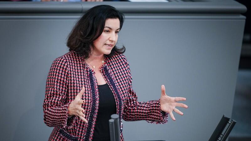 Dorothee Bär hält eine Rede im Bundestag.