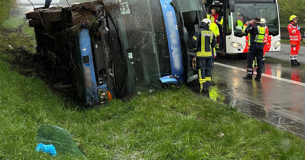 Unfall Auf A45 Reisebus Kippt Um Zahlreiche Jugendliche Verletzt Gmx