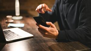 Smartphone Hände dunkel Betrug