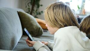 Symbolbild - Smartphone-Nutzung bei Kindern