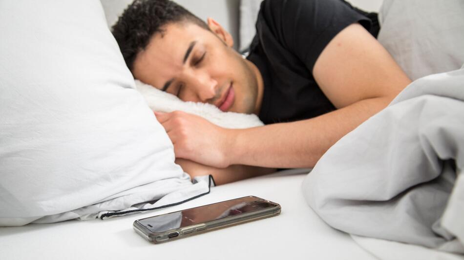 Smartphone: Wenn der Handywecker morgens stumm bleibt