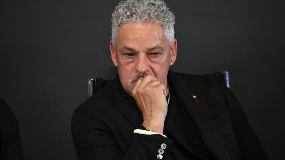 Italiens Fußball-Legende Roberto Baggio während einer Pressekonferenz in Florenz