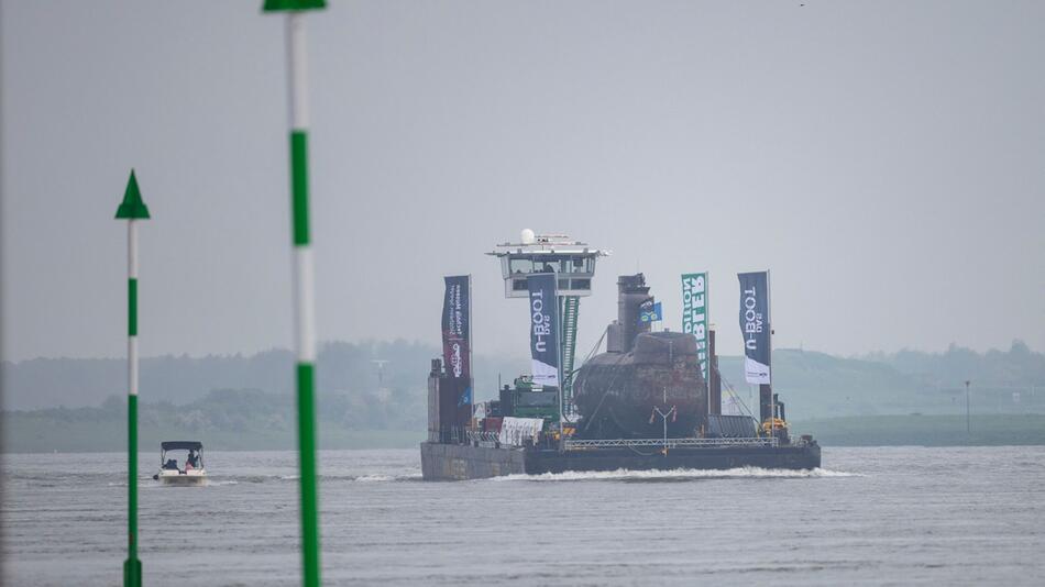 U-Boot auf dem Rhein unterwegs