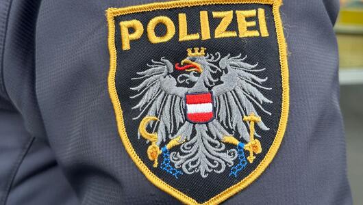 In Österreich ist im Fall einer vermissten Frau ein Polizist verhaftet worden.