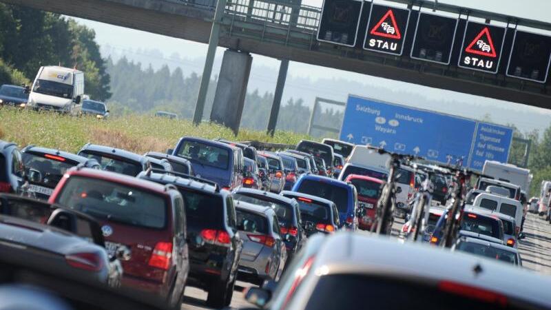 Urlaubsverkehr auf der A8