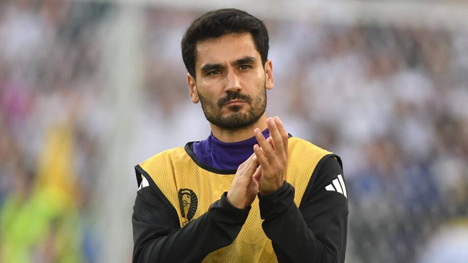 Die Enttäuschung ist ihm ins Gesicht geschrieben: Ilkay Gündogan im Stuttgarter Stadion nach dem ...