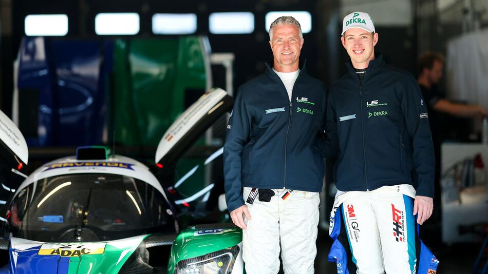 Ralf Schumacher mit seinem Sohn David Schumacher vor einem Ligier