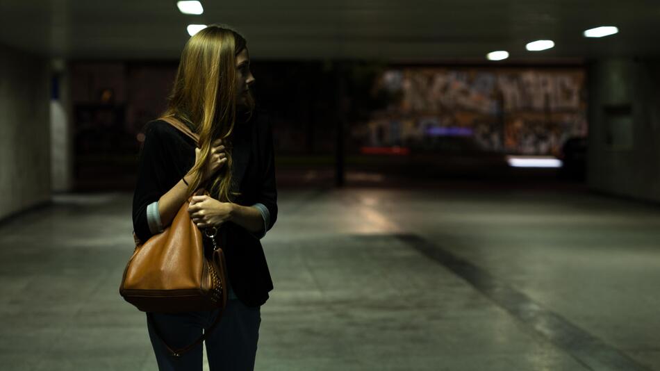 Frauen bewegen sich in der Stadt anders als Männer