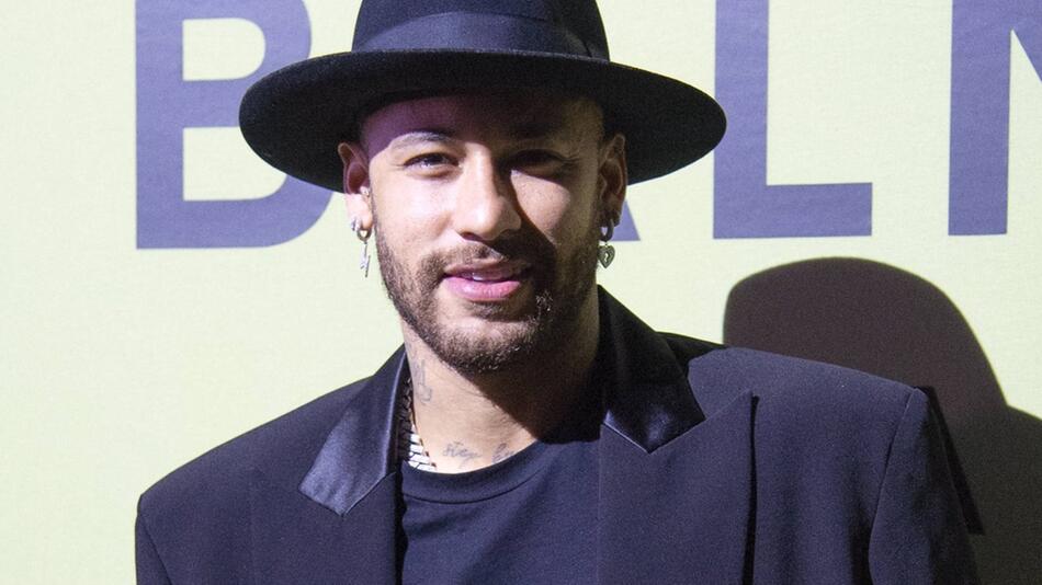 Fußballer Neymar ist Vater eines Mädchens geworden.