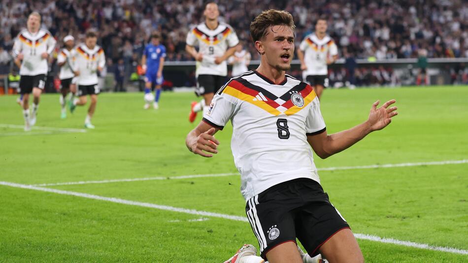 Drin ist er! Bayern-Youngster bringt Deutschland in Führung
