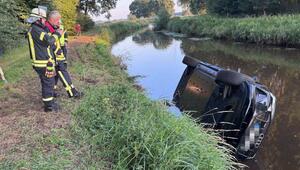 Glück im Unglück: Auto fällt beim Rangieren in Fluss in Niedersachsen