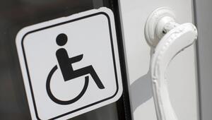 Hinweis-Schild für Menschen mit Behinderung