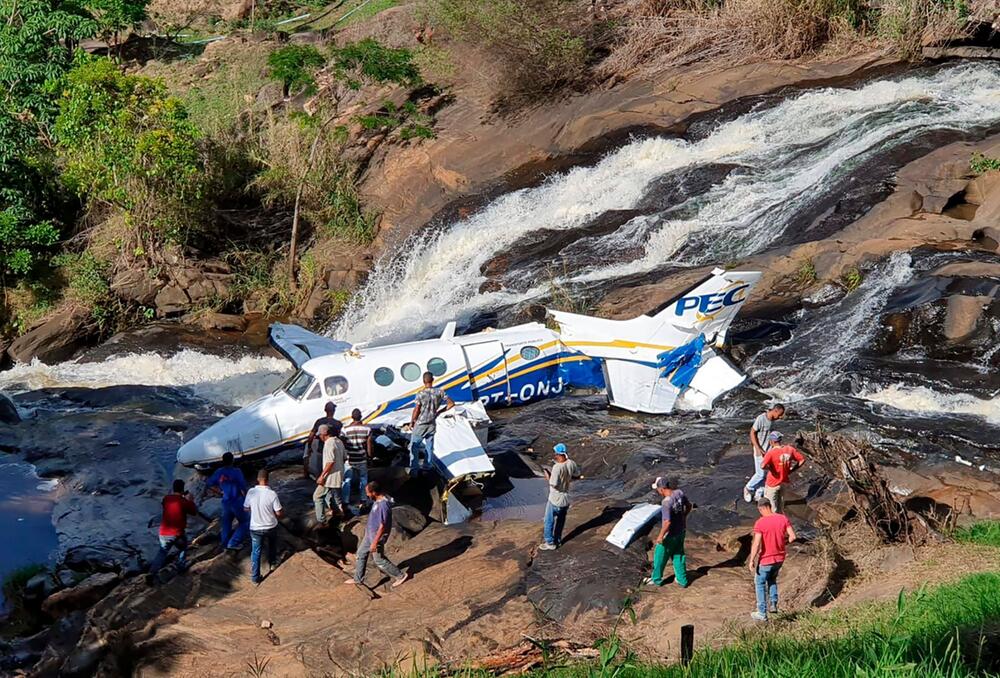 Flugzeug mit brasilianischer Sängerin abgestürzt