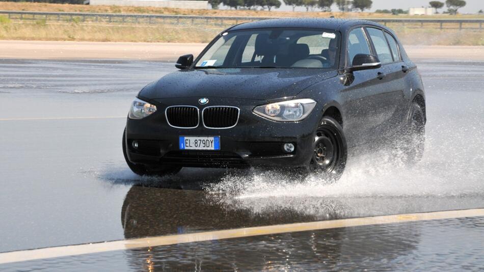 Aquaplaning: Eine nicht zu unterschätzende Gefahr