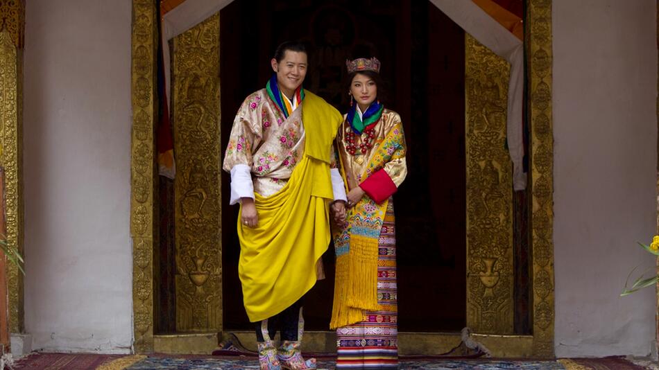 Jetsun und Jigme: Königspaar von Bhutan zeigt sich erstmals mit Tochter