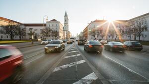Verkehrsreiche Straße in München