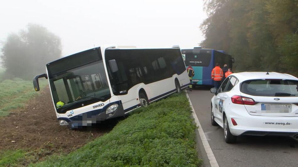 Medizinischer Notfall: Busfahrer verliert Kontrolle