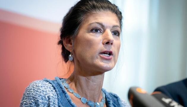 BSW-Chefin Sahra Wagenknecht bei einem Statement in Berlin