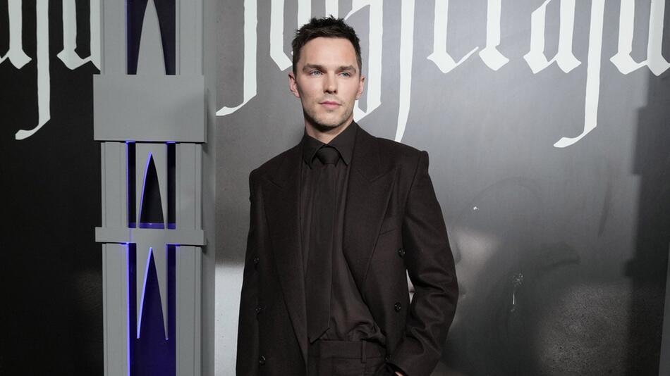 Nicholas Hoult spielt in "Nosferatu - Der Untote" eine der Hauptrollen.