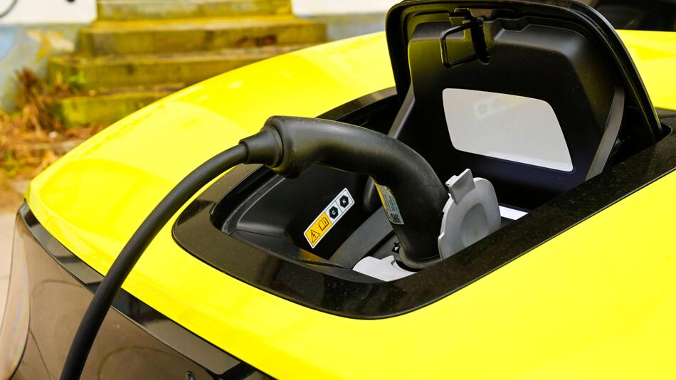 Staatliche Prämie lässt E-Autos-Preise steigen