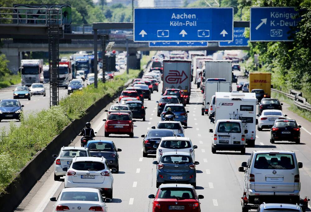 Stau auf dem Kölner Ring