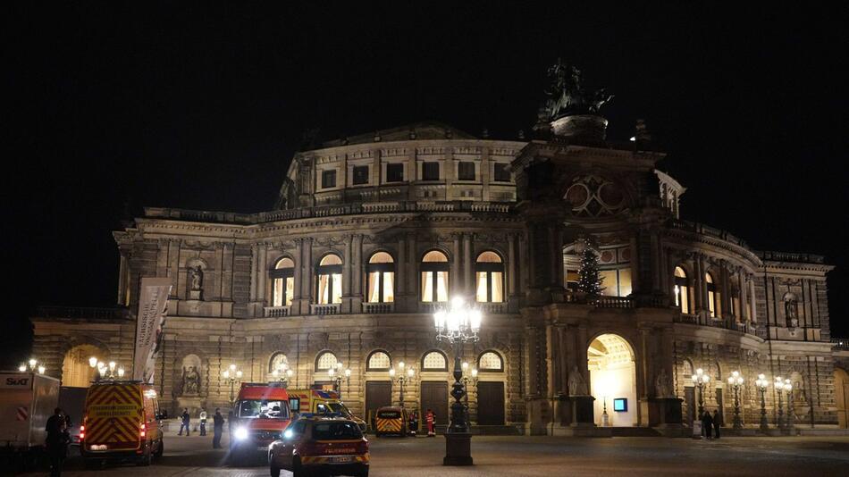 Semperoper nach Schwindelanfällen evakuiert