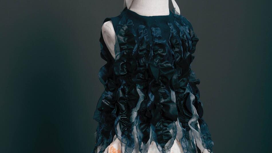 Dieses Kleid lebt - und kann sich selbst reparieren