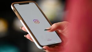 Smartphone mit Instagram-App