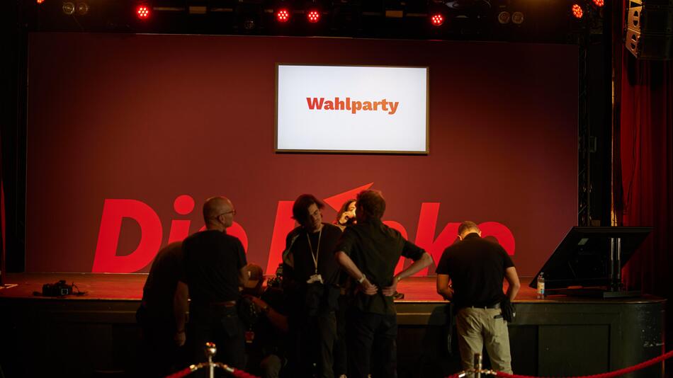 Antiisraelischer Aktivist bei Linke-Wahlparty – Abgeordneter posiert mit ihm