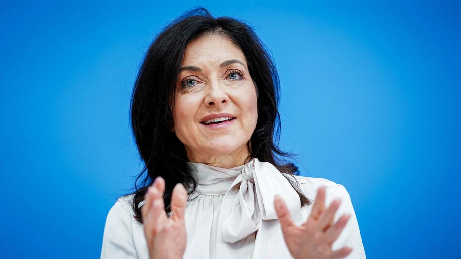 Wirtschaft wächst deutlich: Reiche will "Fesseln lösen"