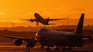 Flugzeuge am Flughafen