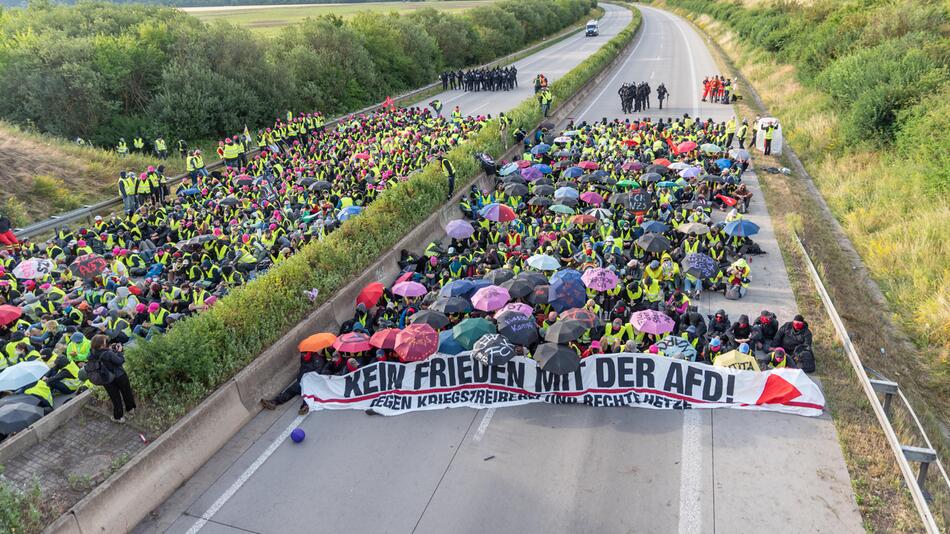 Tausendfacher Protest gegen die AfD