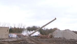 42 Meter hoher Schornstein gesprengt: Wohnraum geplant