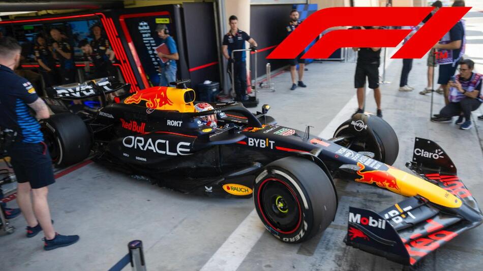 Max Verstappen verlässt in Bahrain in seinem Red Bull die Box