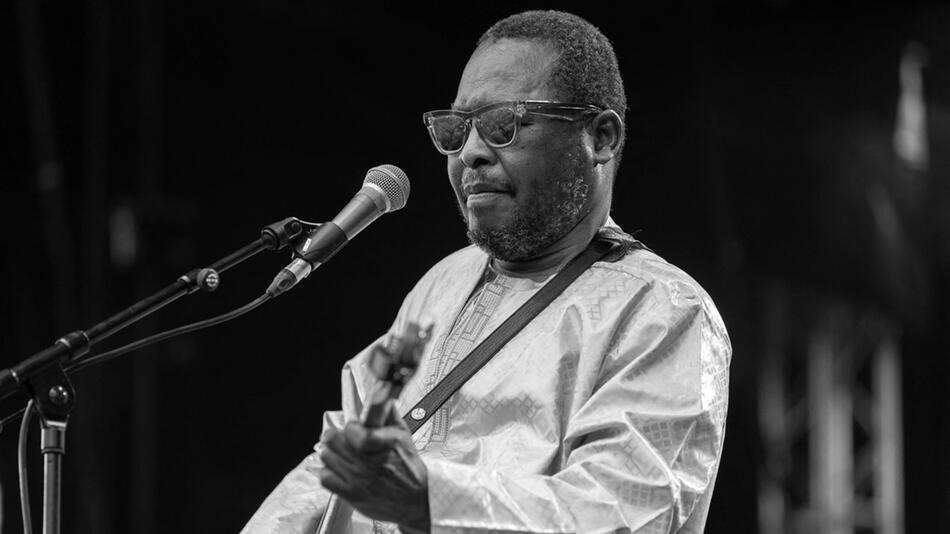 Die Trauerfeier für Gitarrist und Sänger Amadou Bagayoko fand am 6. April in Malis Hauptstadt ...