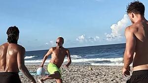 Two Touch am Strand: Pep Guardiola zeigt Ballgefühl