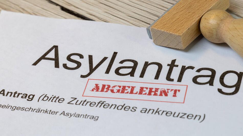 Weidel nennt gigantische Asylzahl – die führt aber in die Irre