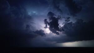 Notrufe, Blitzeinschläge, Zugausfälle: Unwetter-Chaos in Deutschland