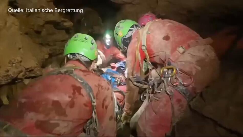 Rettung in der Tiefe: Italienische Höhlenforscherin erneut eingeschlossen