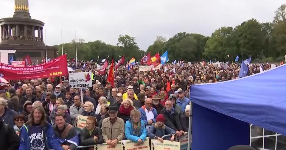 Thousands demonstrate against war and for negotiations