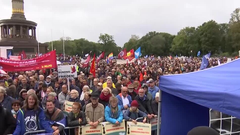 Tausende demonstrieren in Berlin gegen Krieg und für Verhandlungen