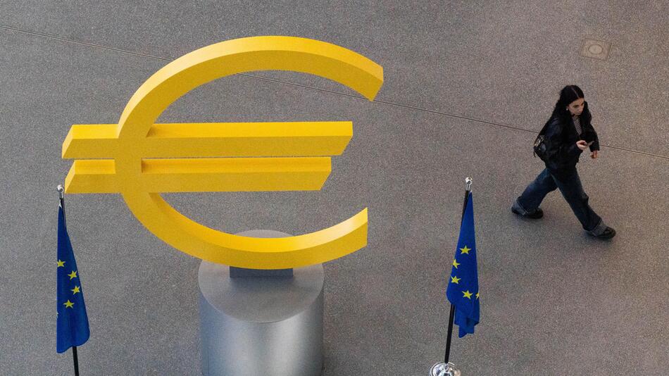 EZB hebt erstmals seit 2023 Leitzinsen an