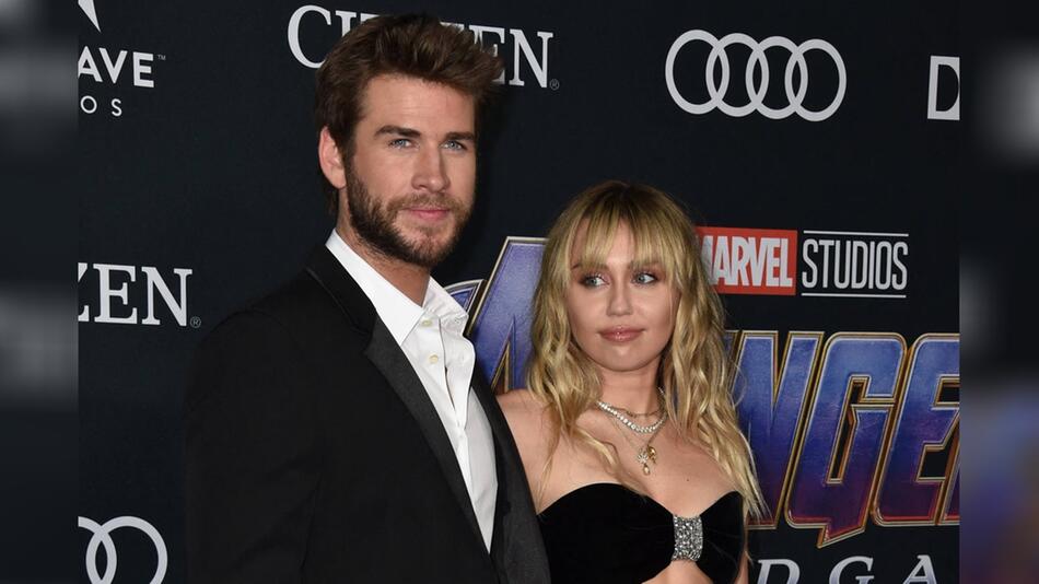 Miley Cyrus und ihr jetziger Ex-Mann Liam Hemsworth während ihrer Ehe im Jahr 2019 bei der ...