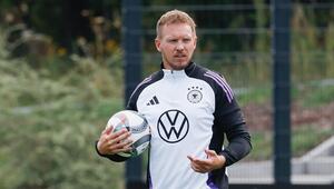 Bundestrainer Julian Nagelsmann während des DFB-Trainings