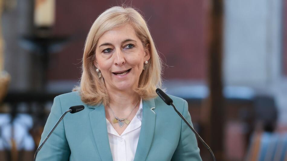 Gesundheitsministerin Warken will Maskenbericht vorlegen