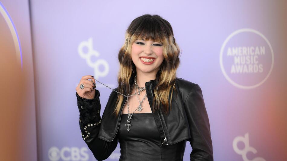 Gen-Z-Ikonen und alte Helden bei den American Music Awards