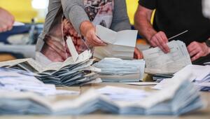 Wahlhelfer bei der Arbeit 